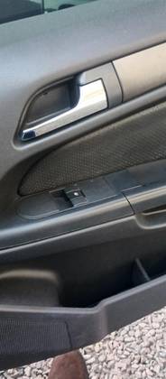CHEVROLET VECTRA 2.0 MPFI GT HATCH 8V FLEX 4P MANUAL CHEVROLET VECTRA 2.0 MPFI GT HATCH 8V FLEX 4P MANUAL